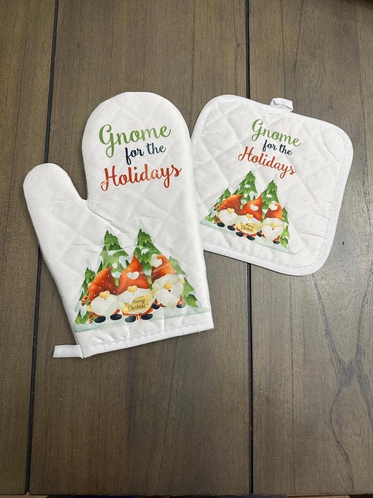Gnome for the holidays oven mitt & pot holder set